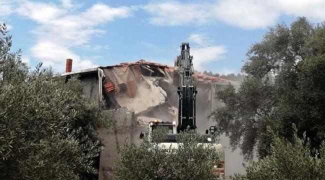 Akbük Koyu'ndaki kaçak yapılar yıkıldı