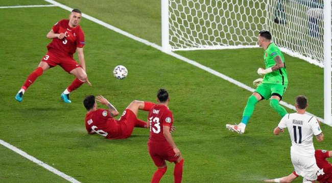 EURO 2020'de Türkiye - İtalya maçında Merih Demiral'ın büyük talihsizliği