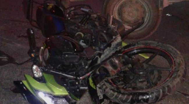 Kamyonetle çarpışan motosikletin sürücüsü öldü, arkadaşı yaralı