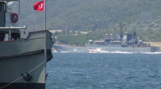 Rus savaş gemileri peş peşe Çanakkale Boğazı'ndan geçti
