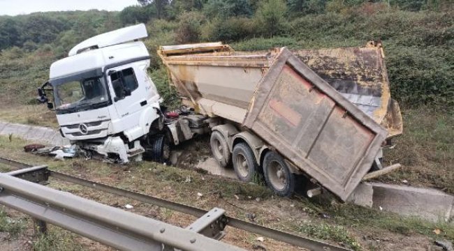 Kemerburgaz'da kaza yapan hafriyat kamyonu şoförü yaralandı
