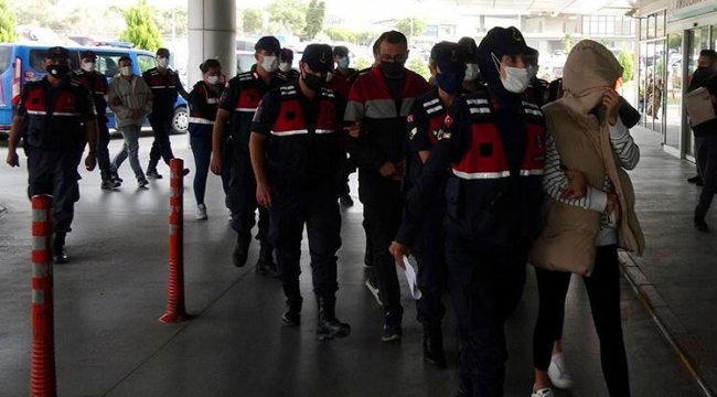 İzmir'de uyuşturucu ticareti operasyonu; doktorlar ve eczacılar da gözaltında