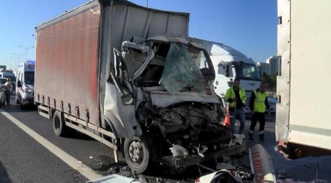 Çekmeköy'de feci kaza! Kamyon şoförü ağır yaralandı