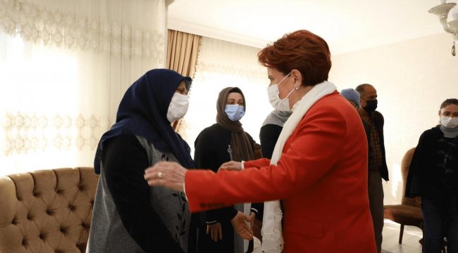 İYİ Parti lideri Meral Akşener'den Başak Cengiz'in ailesine taziye ziyareti