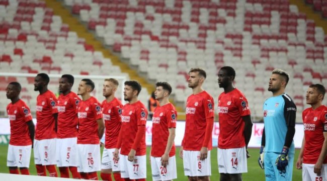 Demir Grup Sivasspor'da 2 futbolcu ceza sınırında