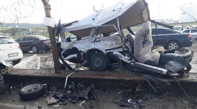 İzmir'de korkunç kaza! Otomobil ikiye bölündü: 4 yaralı