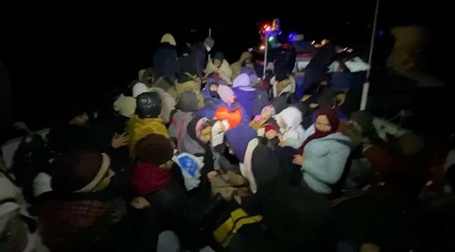 Yunanistan'ın Türkiye kara sularına geri ittiği 526 göçmen kurtarıldı