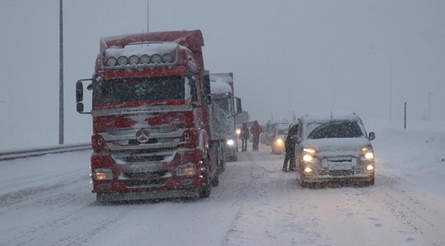 D-100'de İstanbul-Ankara ulaşımı trafiğe açıldı... Bolu Valisi'nden açıklama