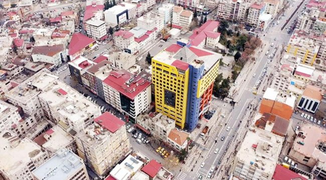 Kahramanmaraş'taki 'Dünyanın en saçma binası' yıkılıyor