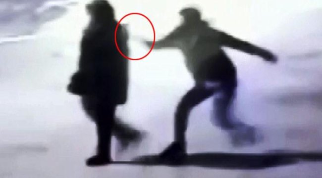 Antalya'da dehşete düşüren olay! Kadını sokak ortasında sırtından bıçakladı, 'Başkasına benzettim' dedi