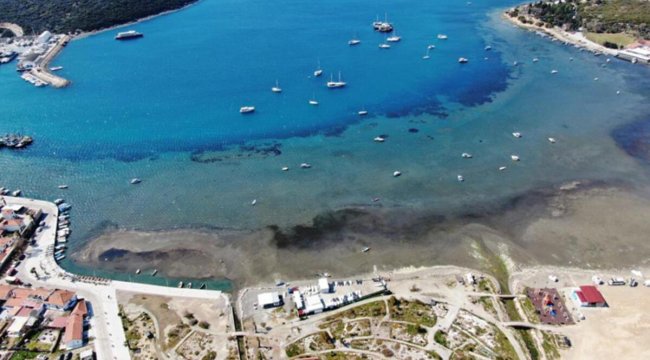 İzmir'de deniz çekildi: Havadan böyle görüntülendi... Uzmanı sebebini açıkladı