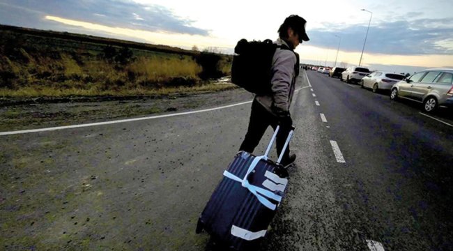 Polonya sınırına kadar yürüdü: Sean Penn Ukrayna'dan ayrıldı