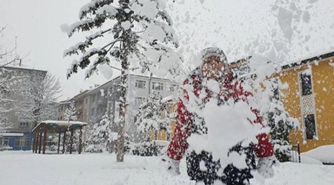 Yarın ve cuma günü okullar tatil mi? İstanbul'da 10 Mart Perşembe ve 11 Mart'ta okullar tatil mi? İstanbul Valiliği kar tatili son dakika açıklaması yaptı mı?