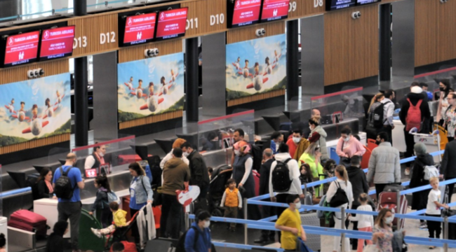 İstanbul Havalimanı'nda bayram tatili yoğunluğu! 198 bin 332 yolcu uçacak: Dışarıda kalanlar bile olmuştur