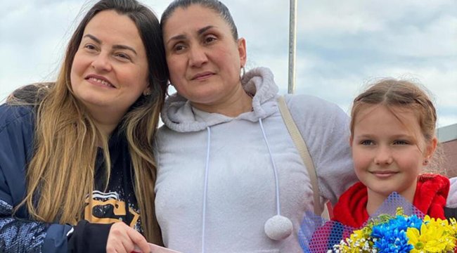 Ukraynalı anne ve kızına sosyal medyadan ulaştı! Samsun'da duygusal buluşma