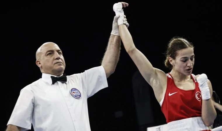 Buse Naz Çakıroğlu, Dünya Kadınlar Boks Şampiyonası'nda altın madalya kazandı