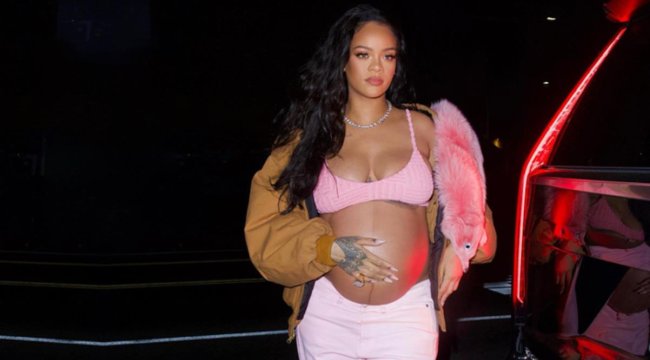 Dünyaca ünlü şarkıcı Rihanna, doğum yaptı 