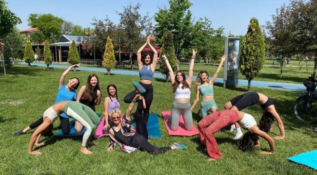 Eskişehir'de tartışma yaratan olay... Parkta yoga yapan kadınları CİMER'e şikayet ettiler! 