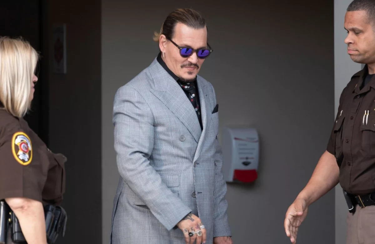 Johnny Depp'ten hayranlarına 'sahte hesap' uyarısı!