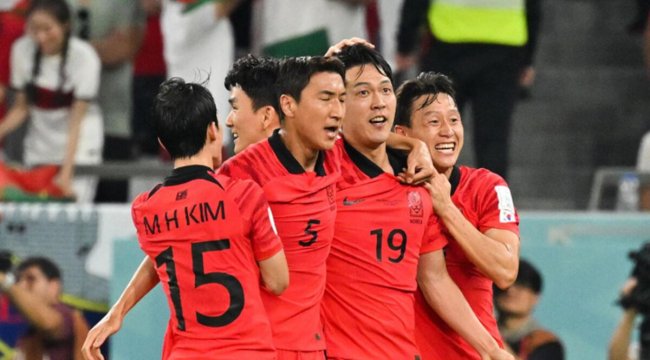 SON DAKİKA Güney Kore mucizeye imza attı . Portekiz'i 2-1 yenerek tur atladılar