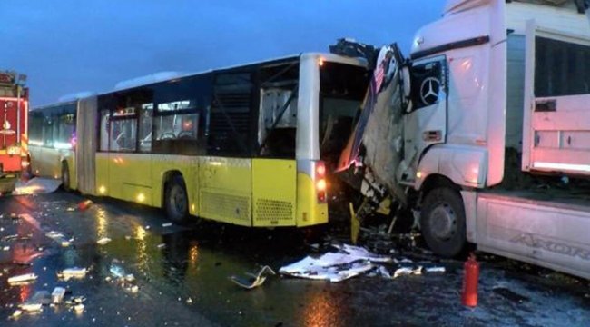 Tuzla'da TIR, yol bakım aracı ve İETT otobüsüne çarptı: 2 ölü, 2 yaralı