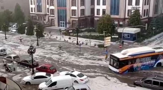 Ankara'da sağanak yağış! Yollar göle döndü, iş yerlerini su bastı... Valilikten uyarı