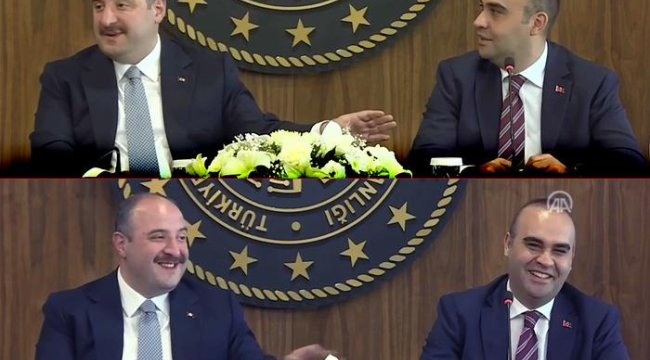 Son dakika | Bakan Kacır konuşma yaparken araya girdi, sözleriyle herkesi güldürdü! Devir teslim törenine Mustafa Varank'ın esprisi damga vurdu: "Ben say demedim, kendisi sayıyor"