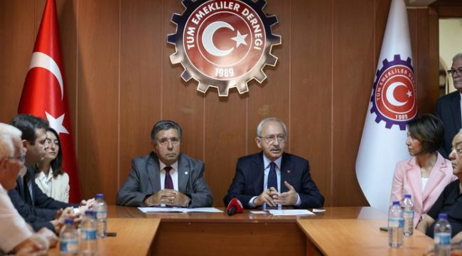 Kılıçdaroğlu emeklilerle buluştu! Cebinden 200 lira çıkardığı anlar dikkat çekti