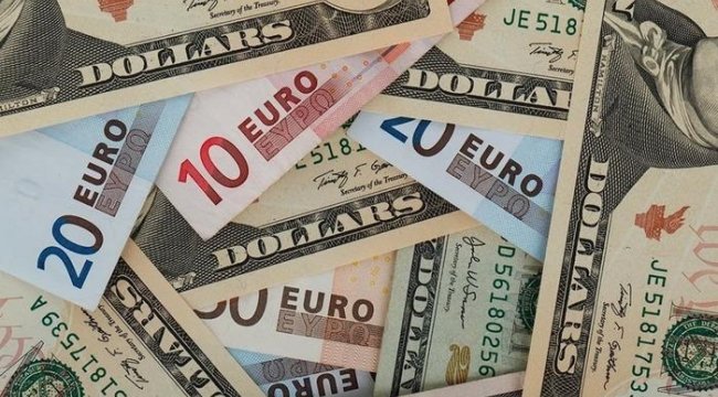 Sahte dolarlar, sahte Euro'lar, para sayma makinesi... Esenyurt'ta kalpazanlara şok baskın! Suriye uyruklu 3 kişi tutuklandı