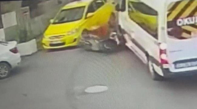 Şişli'deki korkunç kaza kamerada! Taksideki yolcunun açtığı kapıya çarpan motokurye hayatını kaybetti