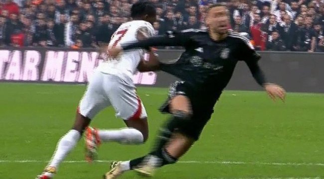 Beşiktaş - Galatasaray derbisinde penaltı tartışması! Karar sonrası çılgına döndü